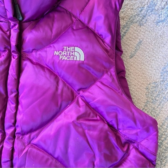 THE NORTH FACE ACONCAGUA PUFFER 550 DOWN FILL MAGENTA PURPLE VEST SIZE SMALL EUC - Picture 10 of 10